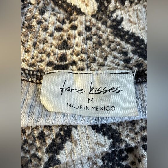 Free Kisses Snakeskin Print Top Mock Turtleneck Puffed Sleeve M - Picture 5 of 6